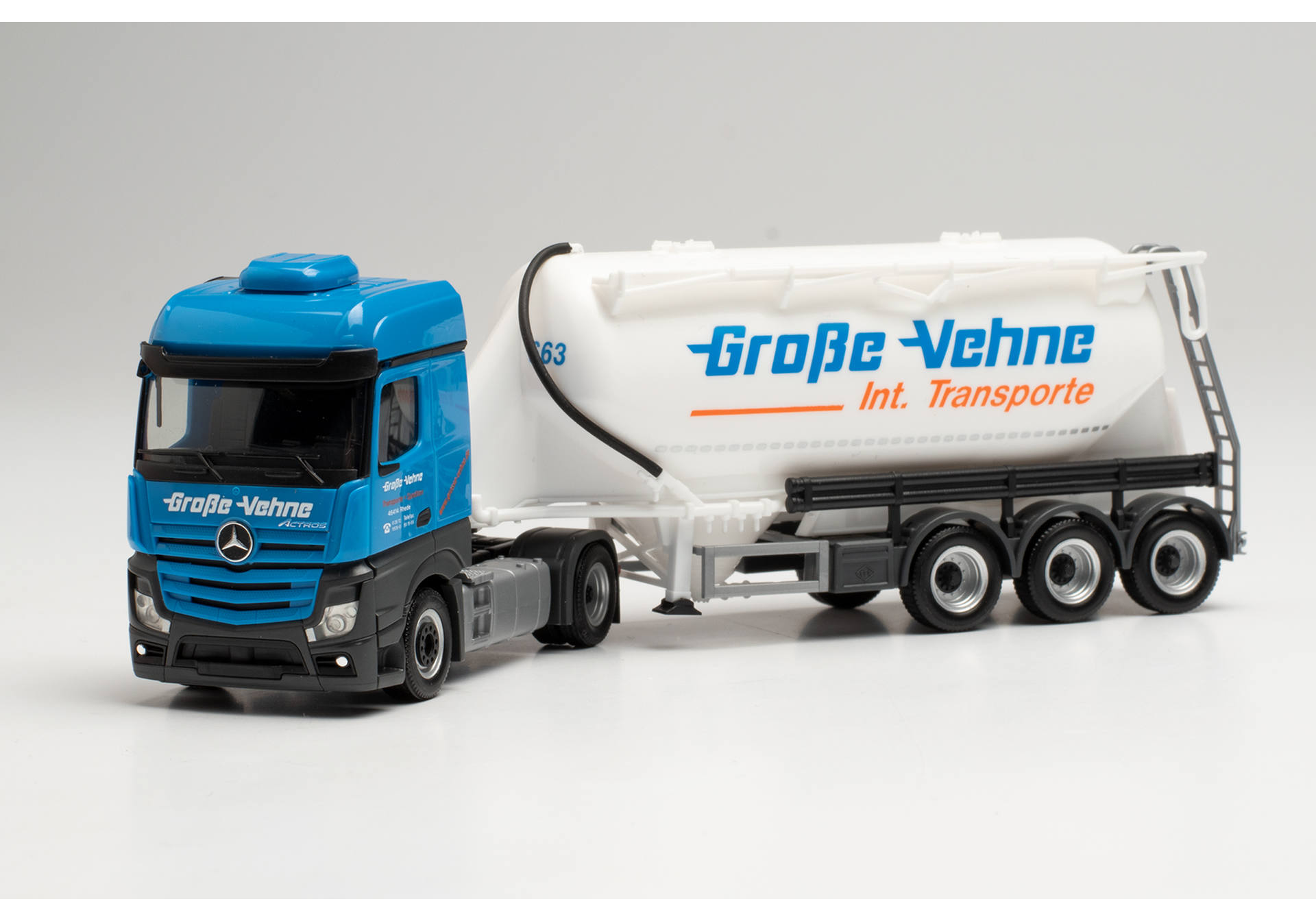 Mercedes-Benz Actros BigSpace bulk silo semitrailer "Große-Vehne"