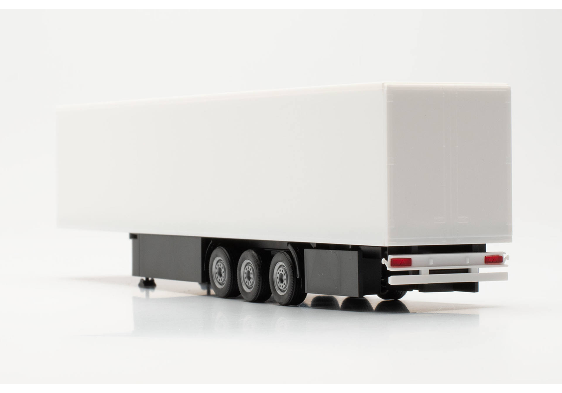 15 metre refrigerated box trailer with pallet box and side cover, white