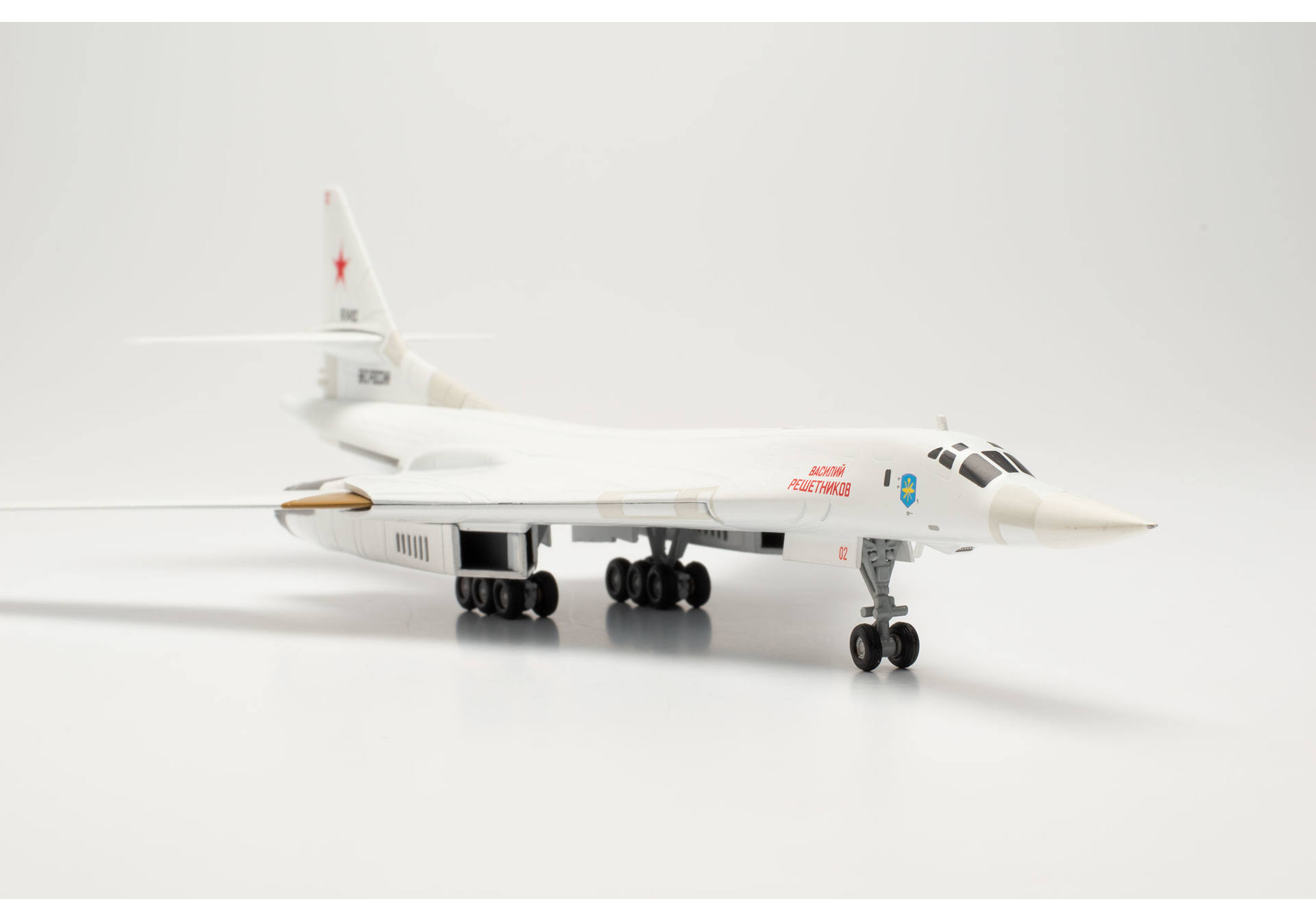Russian Air Force Tupolev TU-160 “Blackjack” / “White Swan”- RF-94102 / 02 red