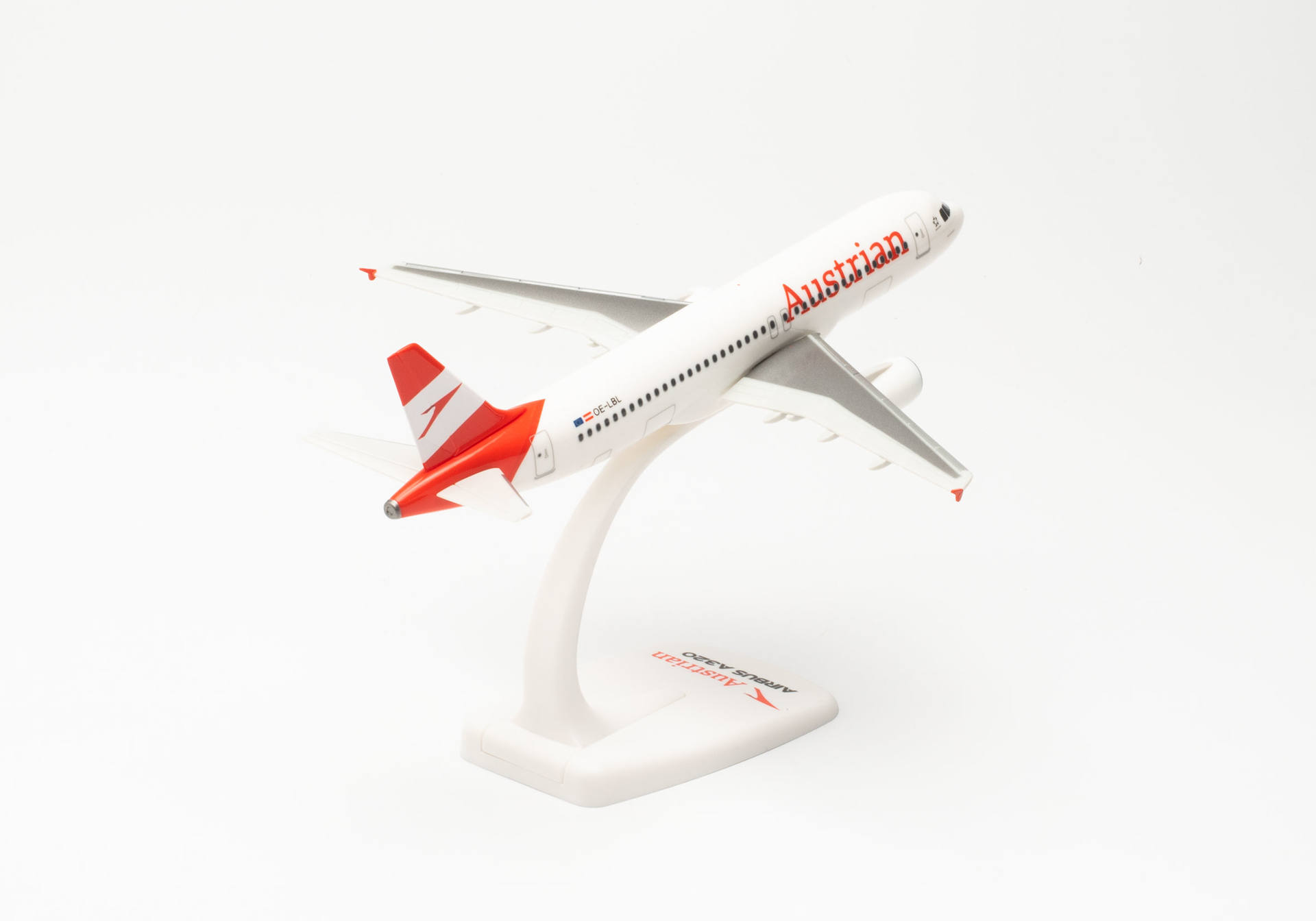 Snap-Fit Modèle d'avio Edelweiss Air Airbus A320 Help Alliance (1:200) 19cm Snap-Fit Modèle d'avio Edelweiss Air Airbus A320 Help Alliance (1:200) 19cm