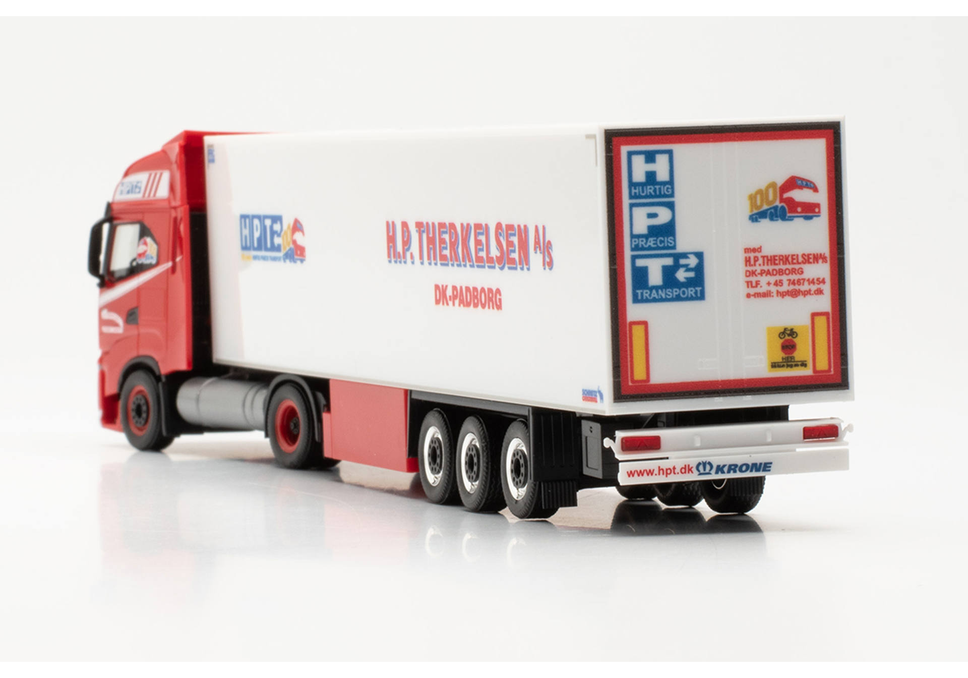 Iveco S-Way LNG refrigerated box semitrailer truck „H.P. Therkelsen“ (Denmark/Padborg)