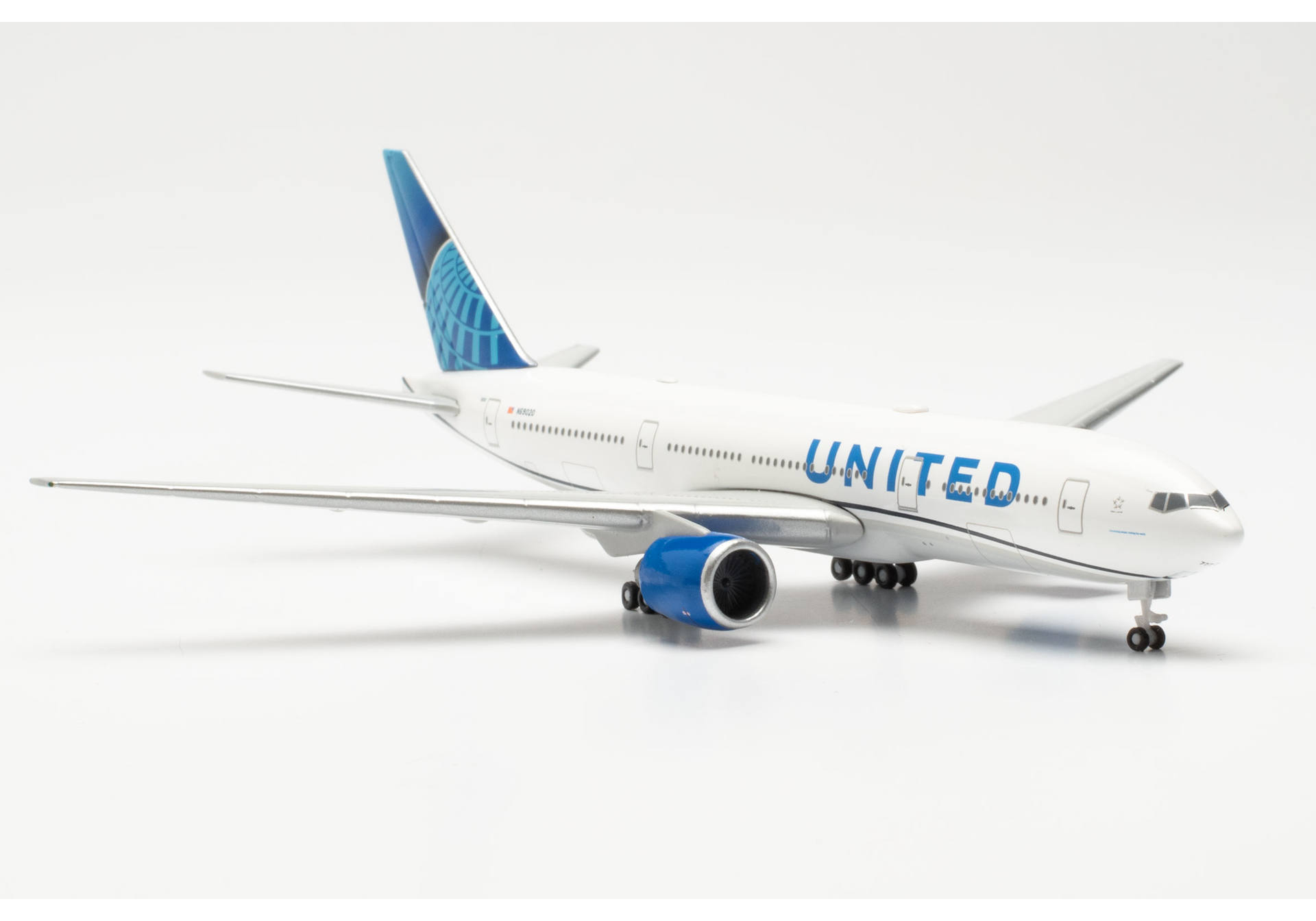 United Airlines Boeing 777-200 - N69020