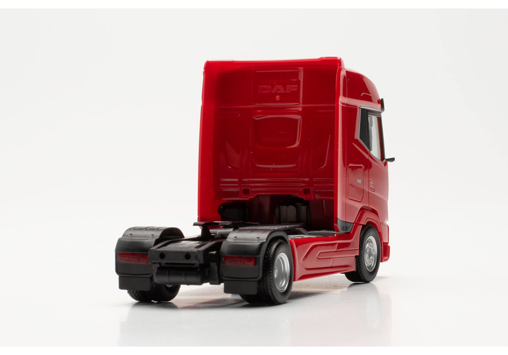 DAF XG tractor, red