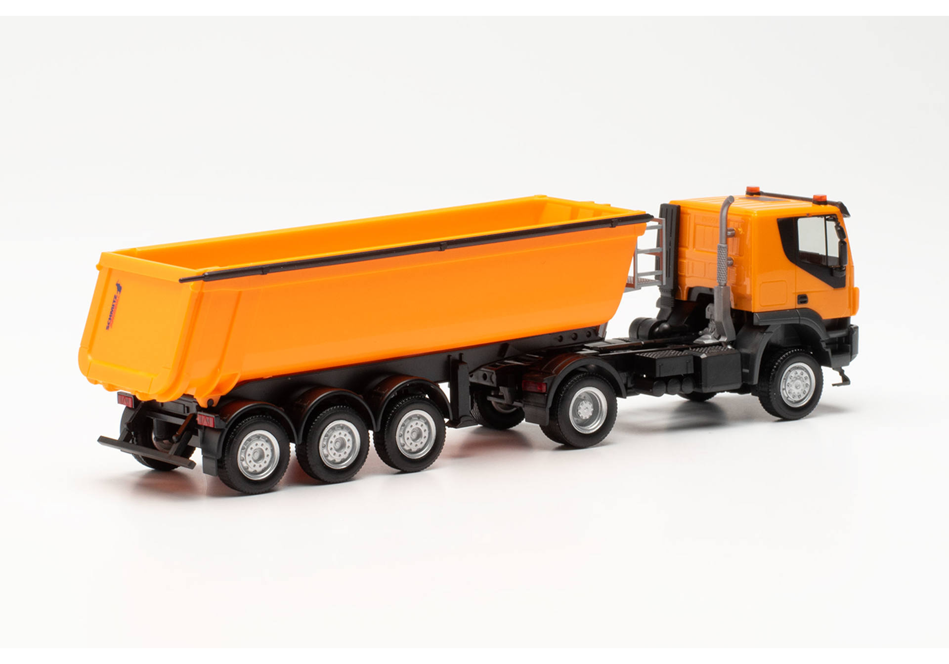 315111 Iveco Trakker Schmitz Cargobull Kippsattelzug mit Stahlmulde, kommunalorange