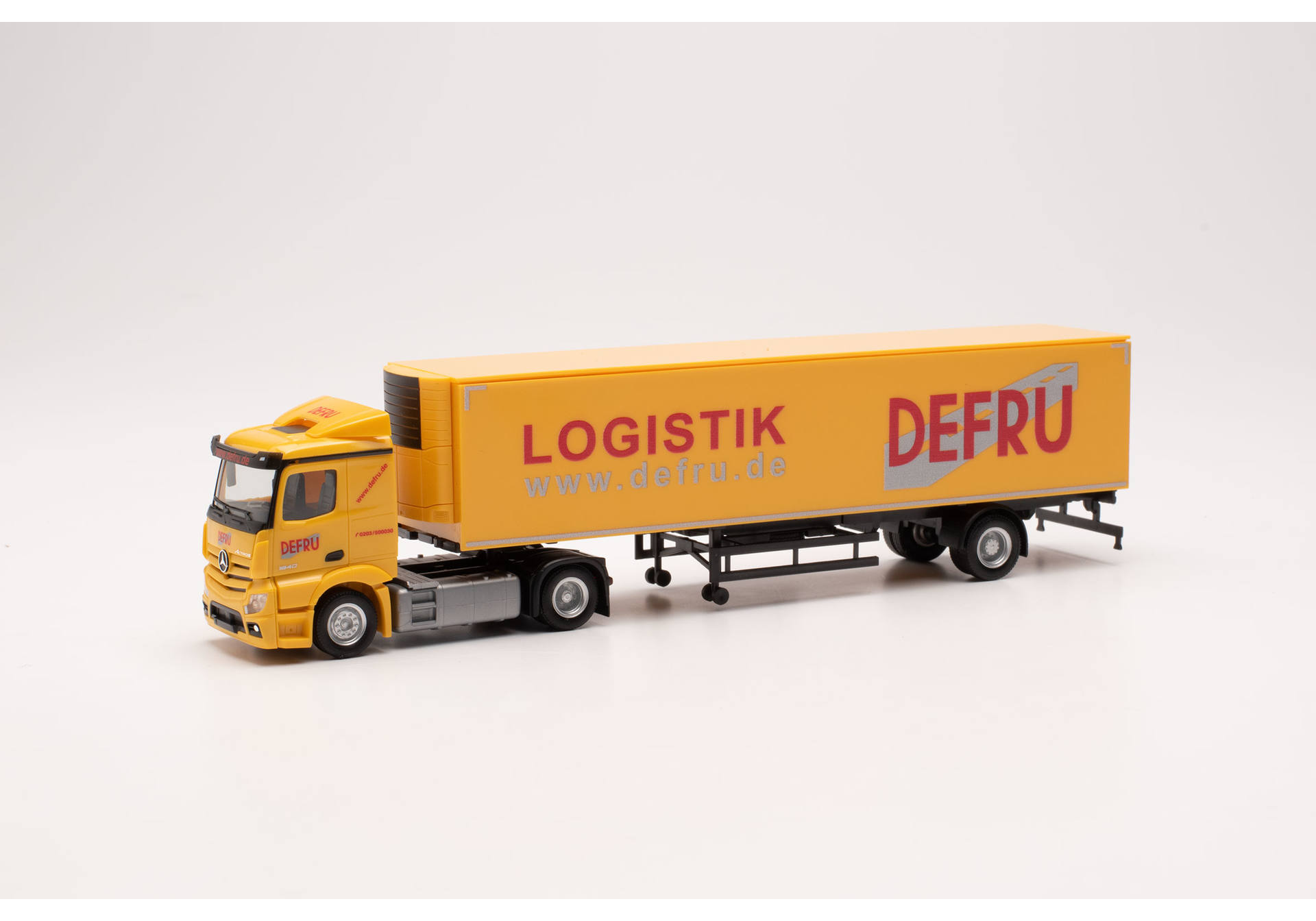 Mercedes-Benz Kühlkoffer-Sattelzug "DEFRU"