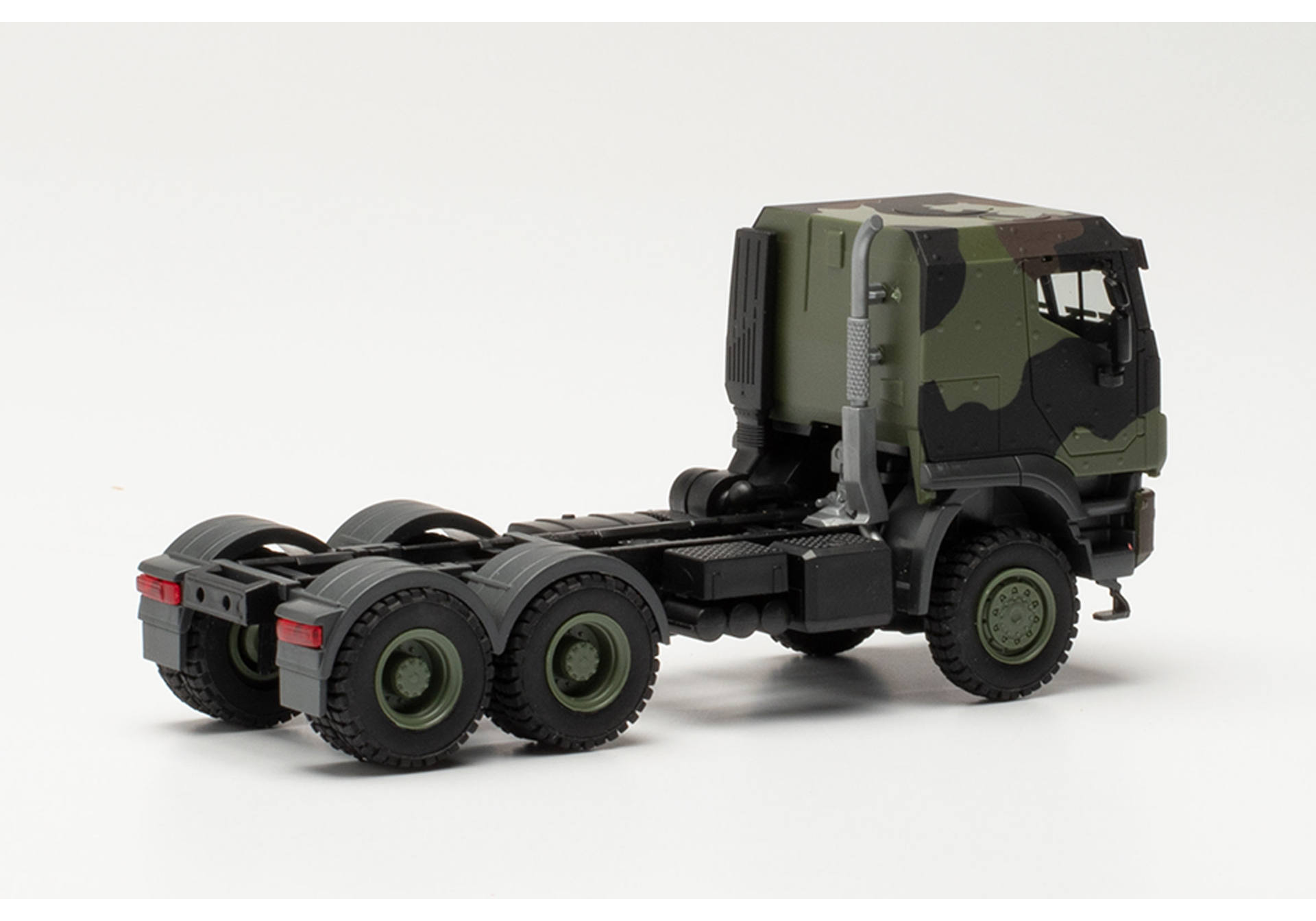 Iveco Trakker protected 6×6 tractor unit Flecktarn „Bundeswehr“