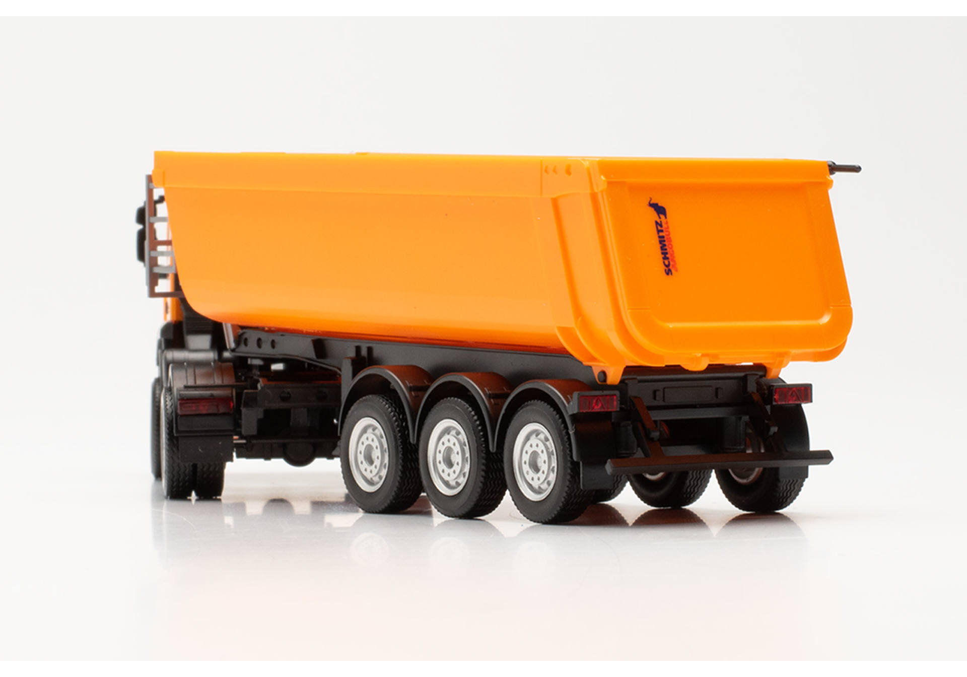 315111 Iveco Trakker Schmitz Cargobull Kippsattelzug mit Stahlmulde, kommunalorange