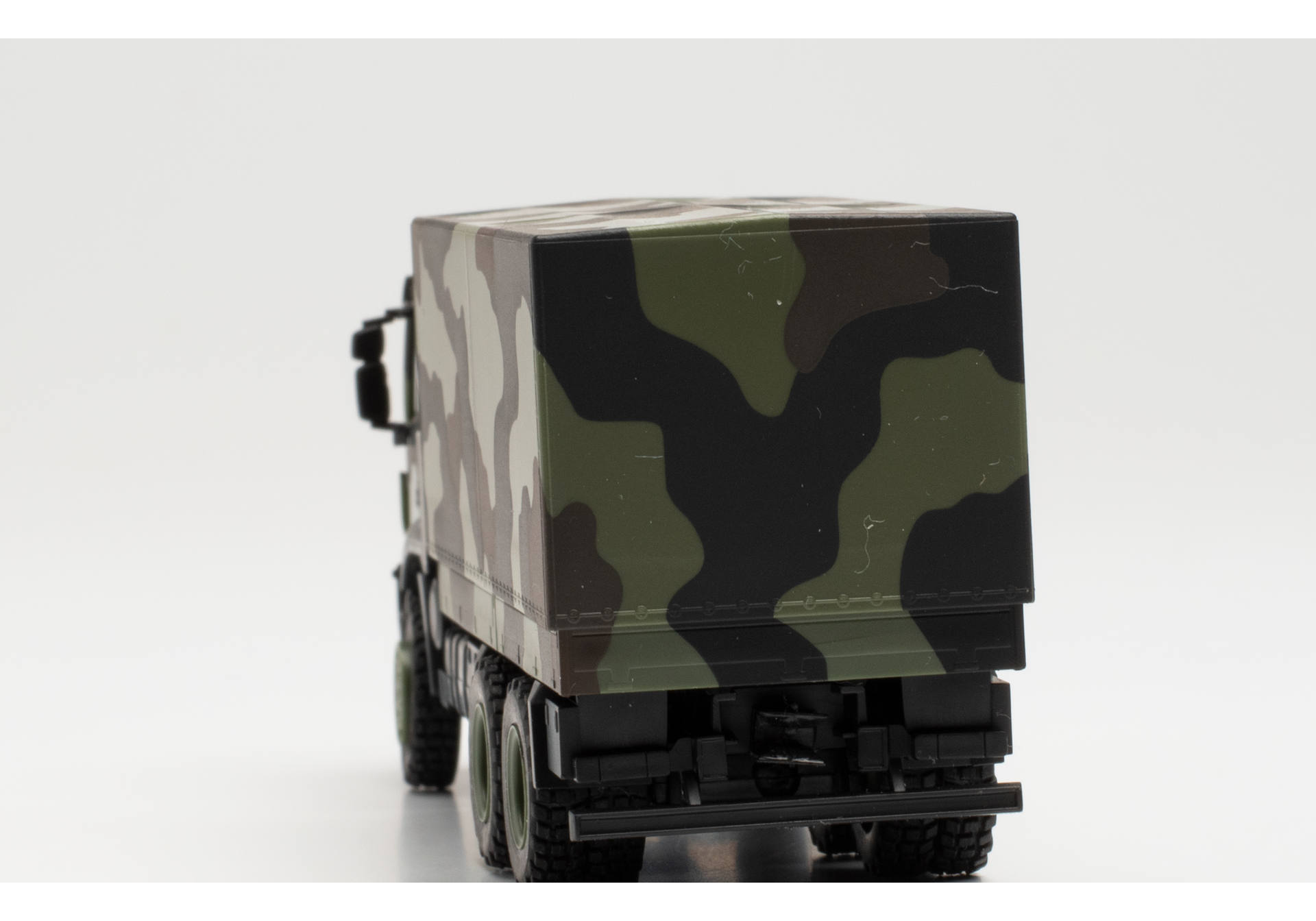 Iveco Trakker 6x6 with interchangeable body camouflage design „Bundeswehr“