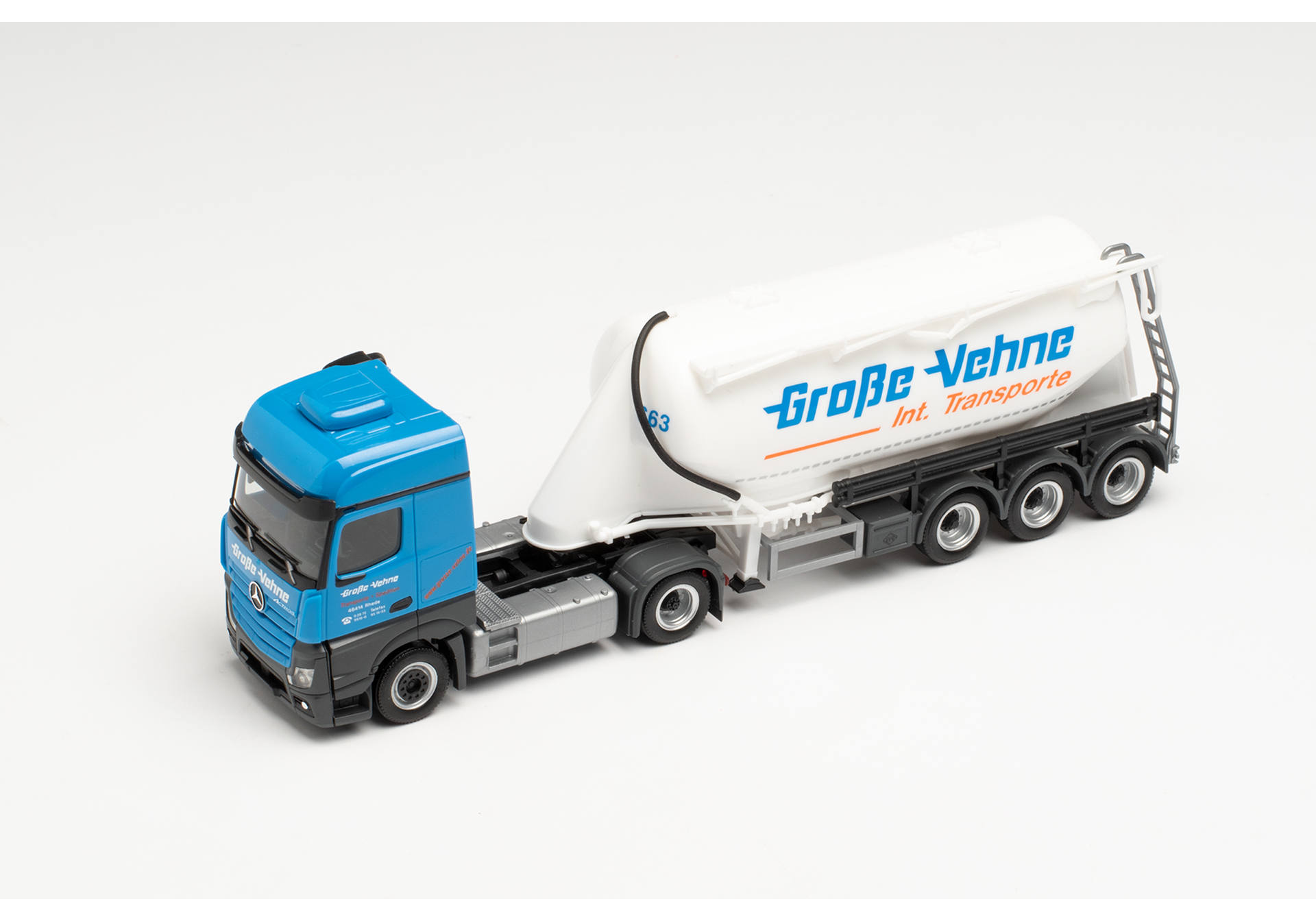 Mercedes-Benz Actros BigSpace bulk silo semitrailer "Große-Vehne"