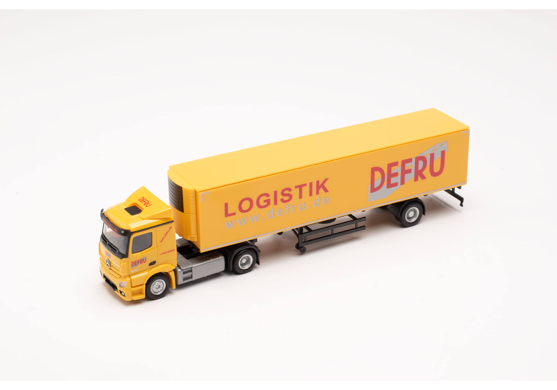 Mercedes-Benz Kühlkoffer-Sattelzug "DEFRU"