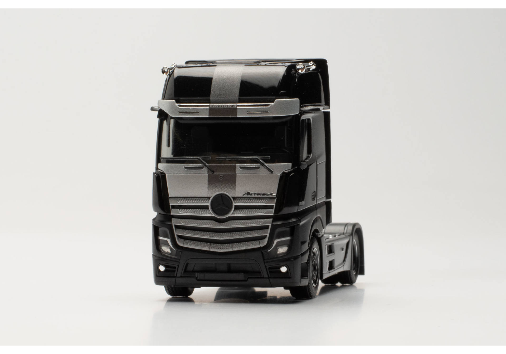 Mercedes-Benz Actros Gigaspace Zugmaschine "Edition 3", schwarz