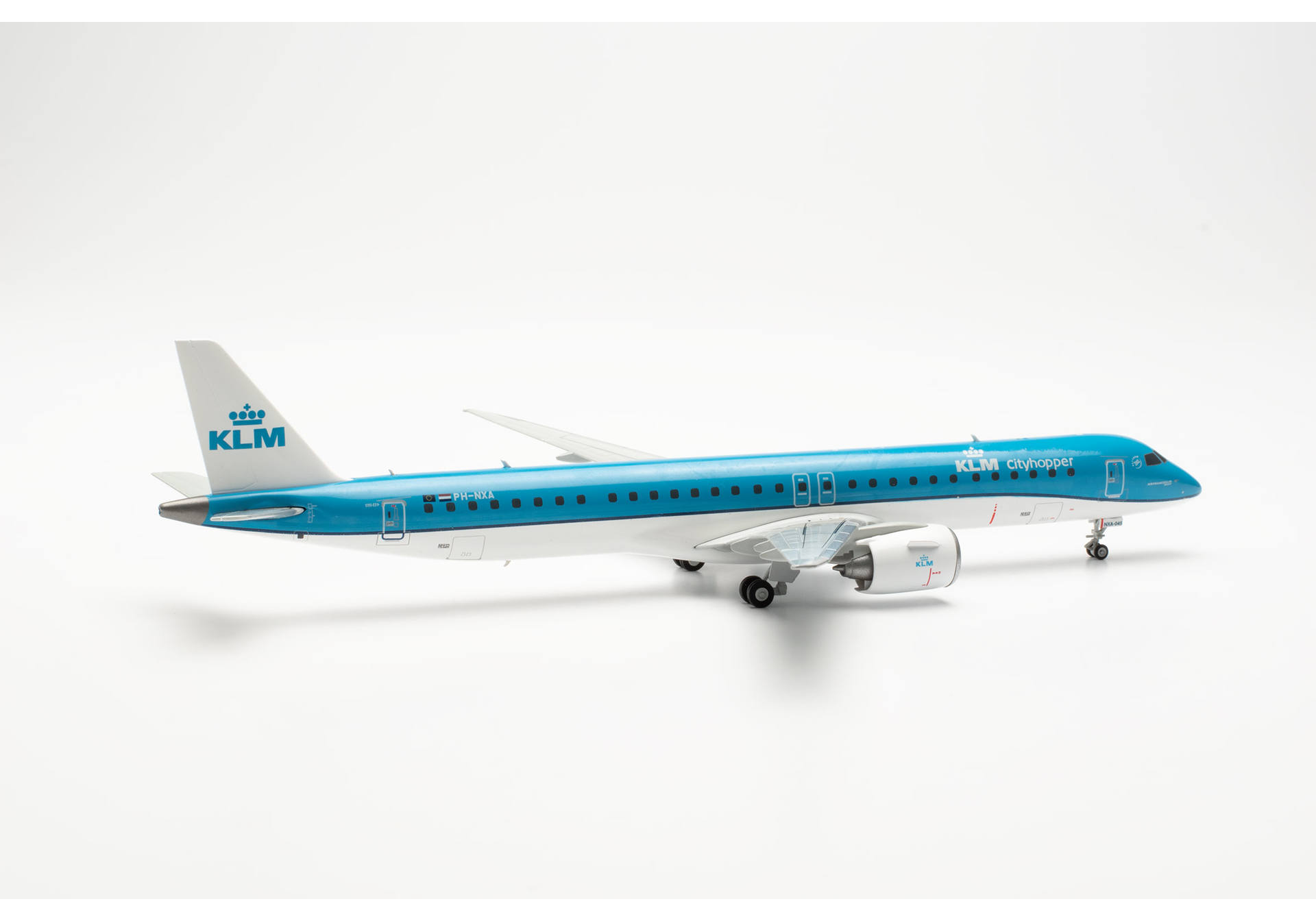 KLM Cityhopper Embraer E195-E2 - PH-NXA