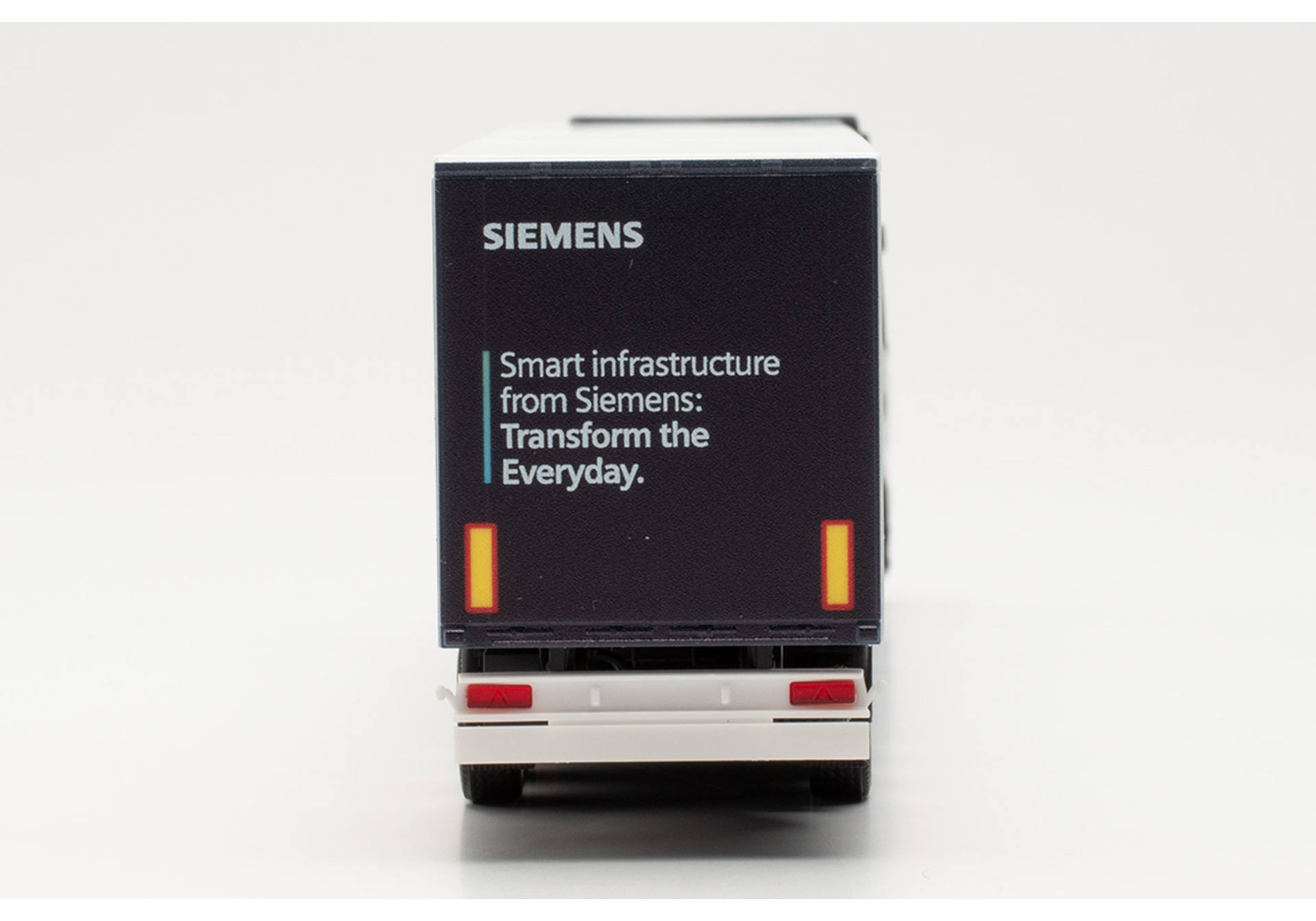 Iveco S-Way LNG Gardinenplanen-Sattelzug "Siemens"