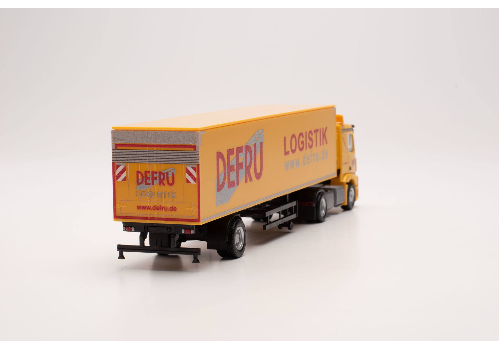 Mercedes-Benz Kühlkoffer-Sattelzug "DEFRU"