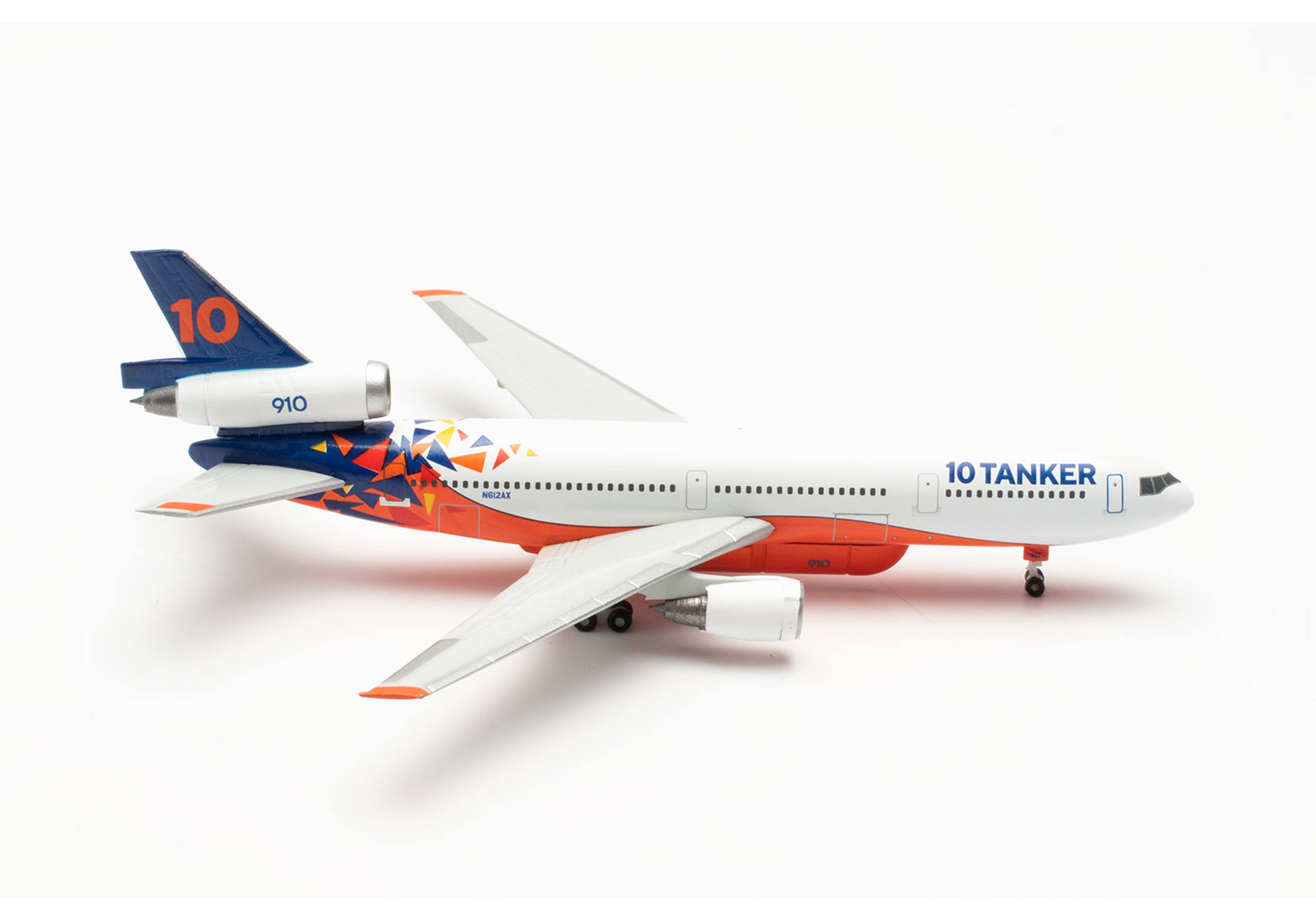 10 Tanker McDonnell Douglas DC-10 – new colors – N612AX/910