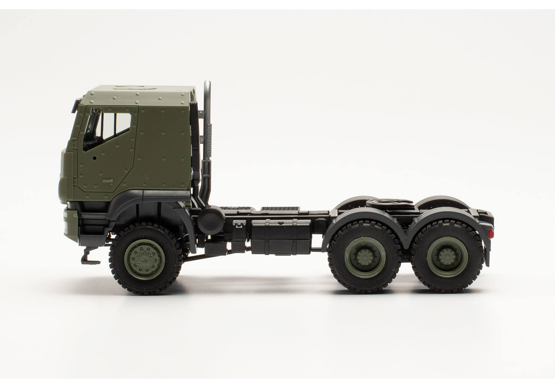 Iveco Trakker protected 6×6 tractor unit „Bundeswehr"