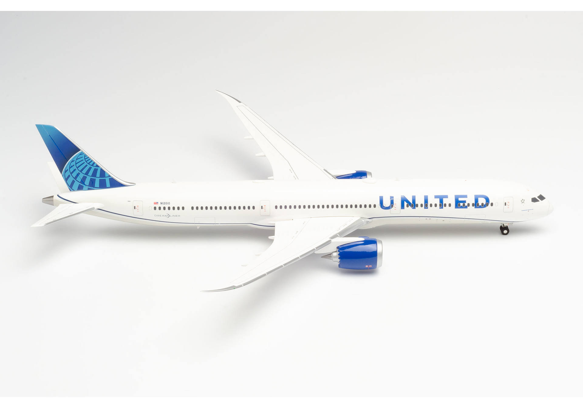 United Airlines Boeing 787-10 Dreamliner - new 2019 colors - N12010