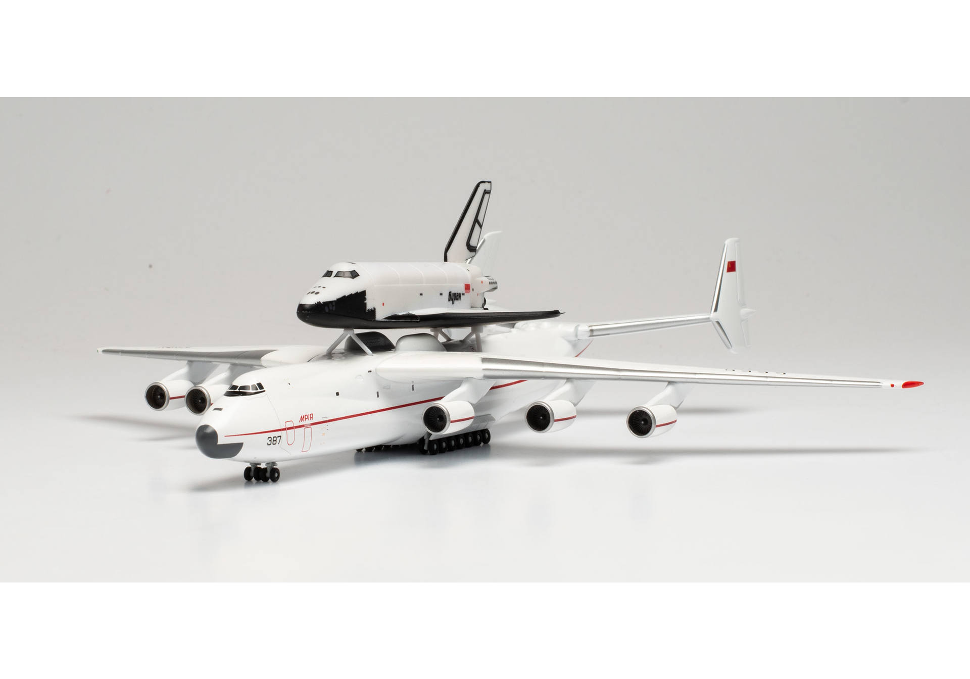 Antonov AN-225 Mriya & RKK Energiya Buran Space Orbiter (OK-1.01) Set - CCCP-82060