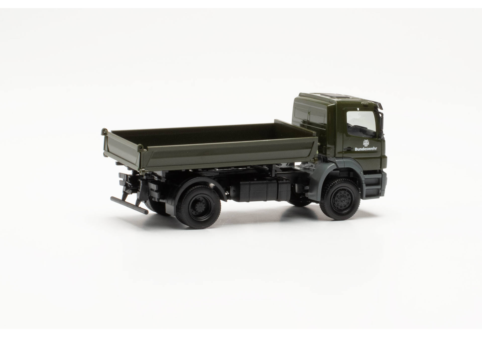 Mercedes-Benz Axor threeway dumper "German armed forces"