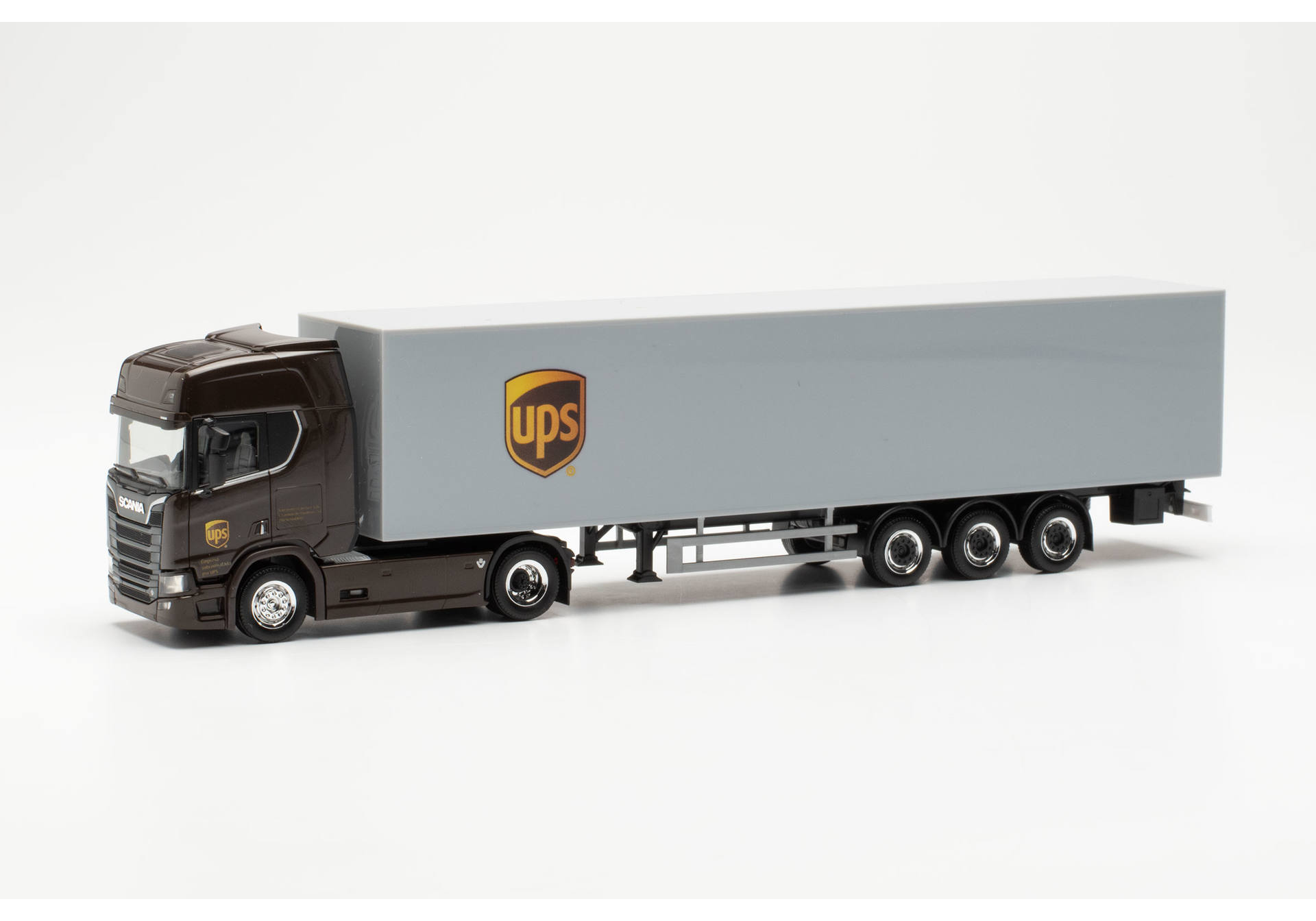Scania CR 20 HD mit zwei Koffer-Aufliegern "UPS Spanien" (Spanien/Madrid)
