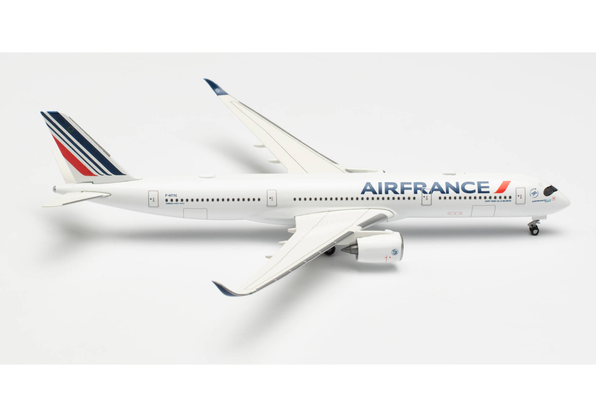 Air France Airbus A350-900 – F-HTYC “Saint Denis de La Reunion”