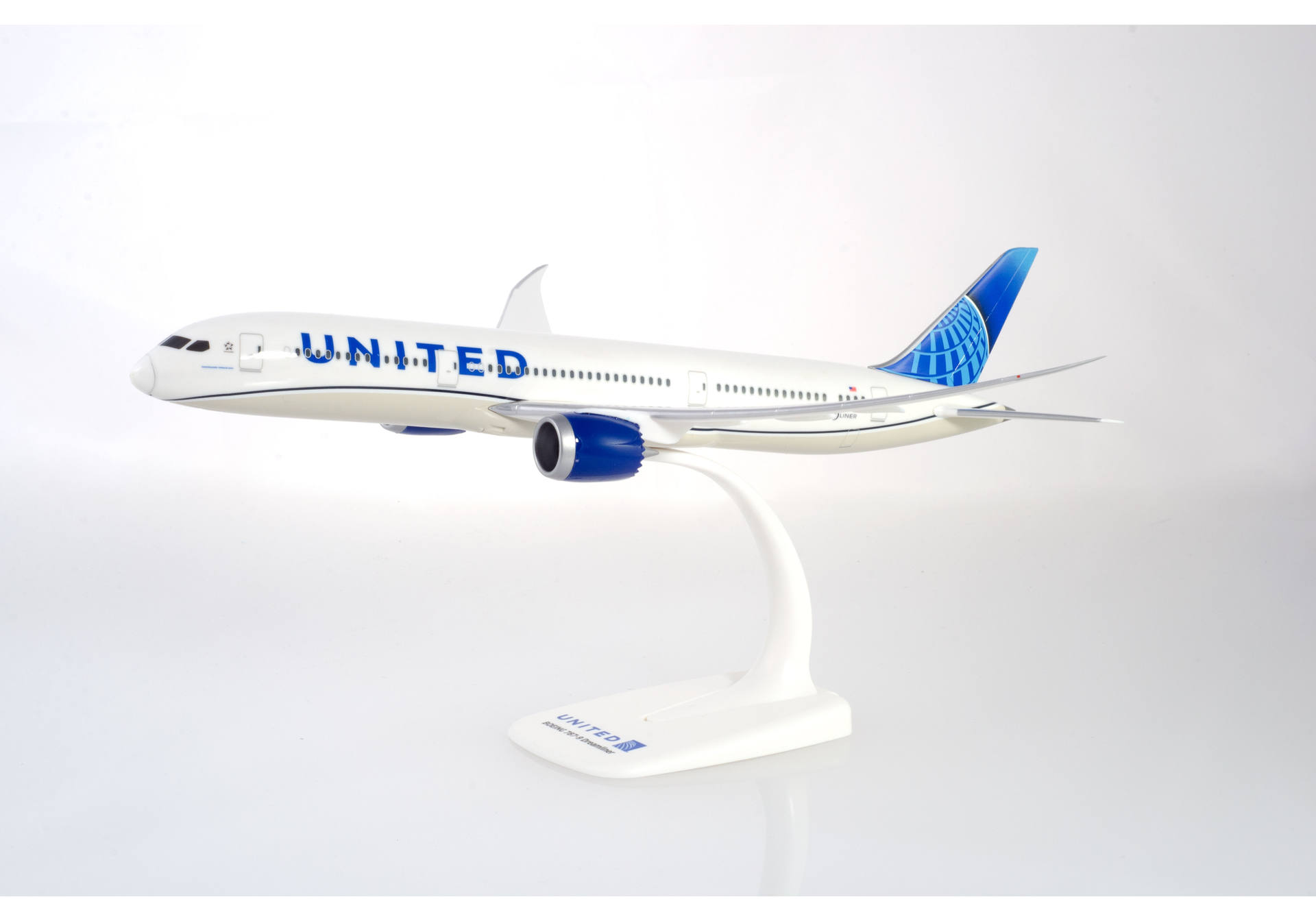 United Airlines Boeing 787-9 Dreamliner - new colors