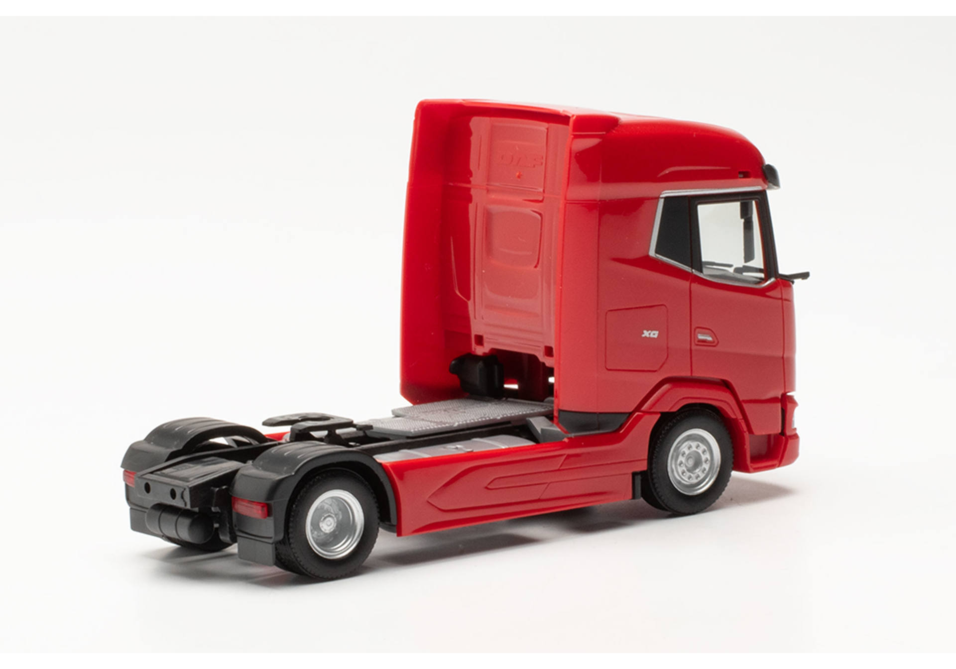 DAF XG tractor, red
