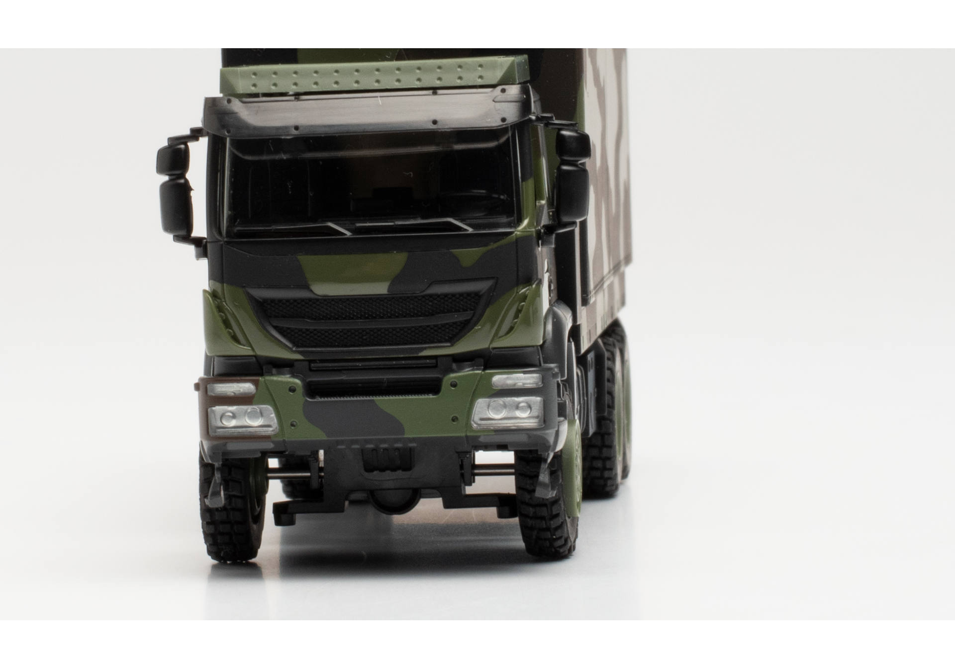 Iveco Trakker 6x6 with interchangeable body camouflage design „Bundeswehr“