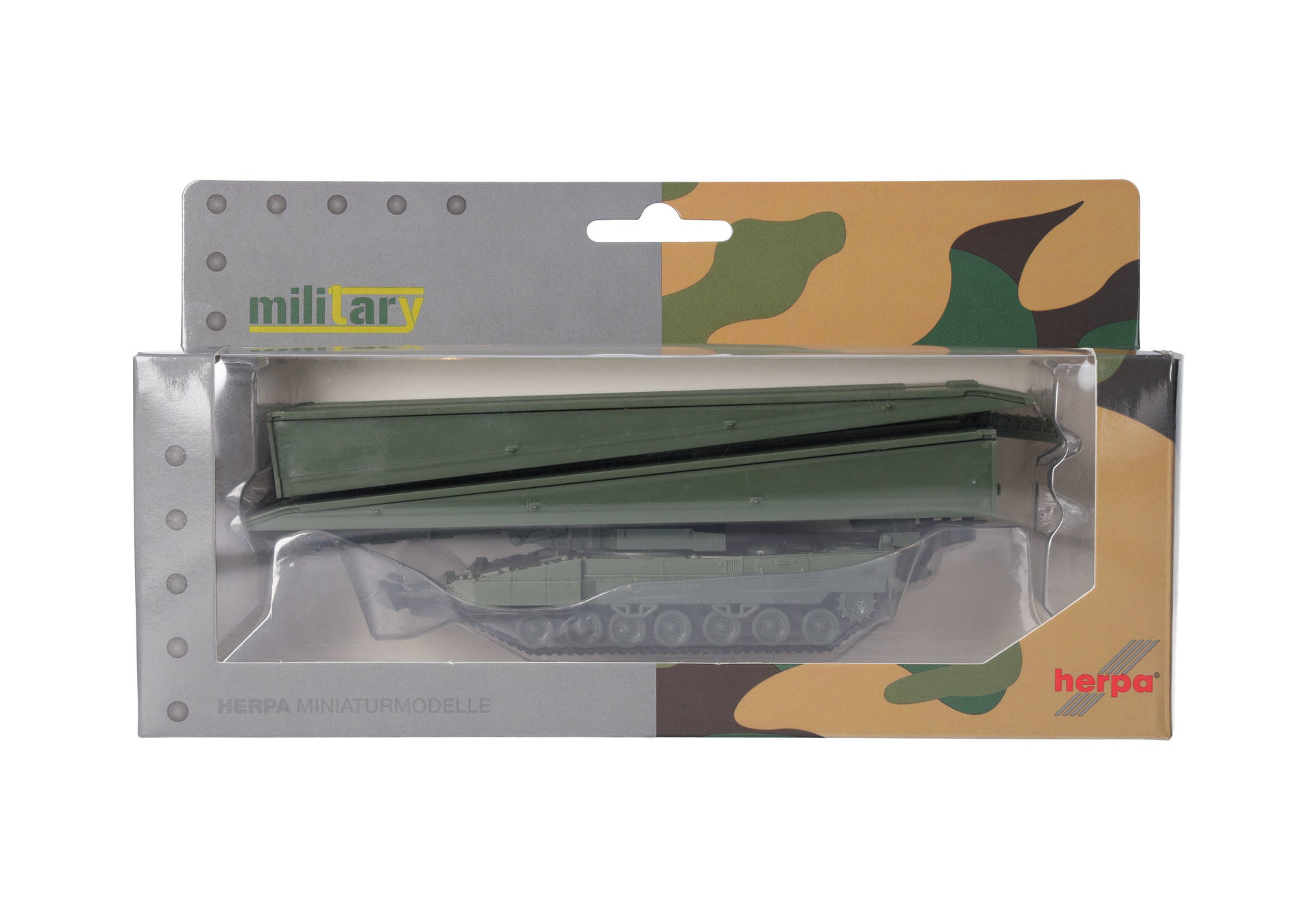 model kit, military, train car, green, camouflage