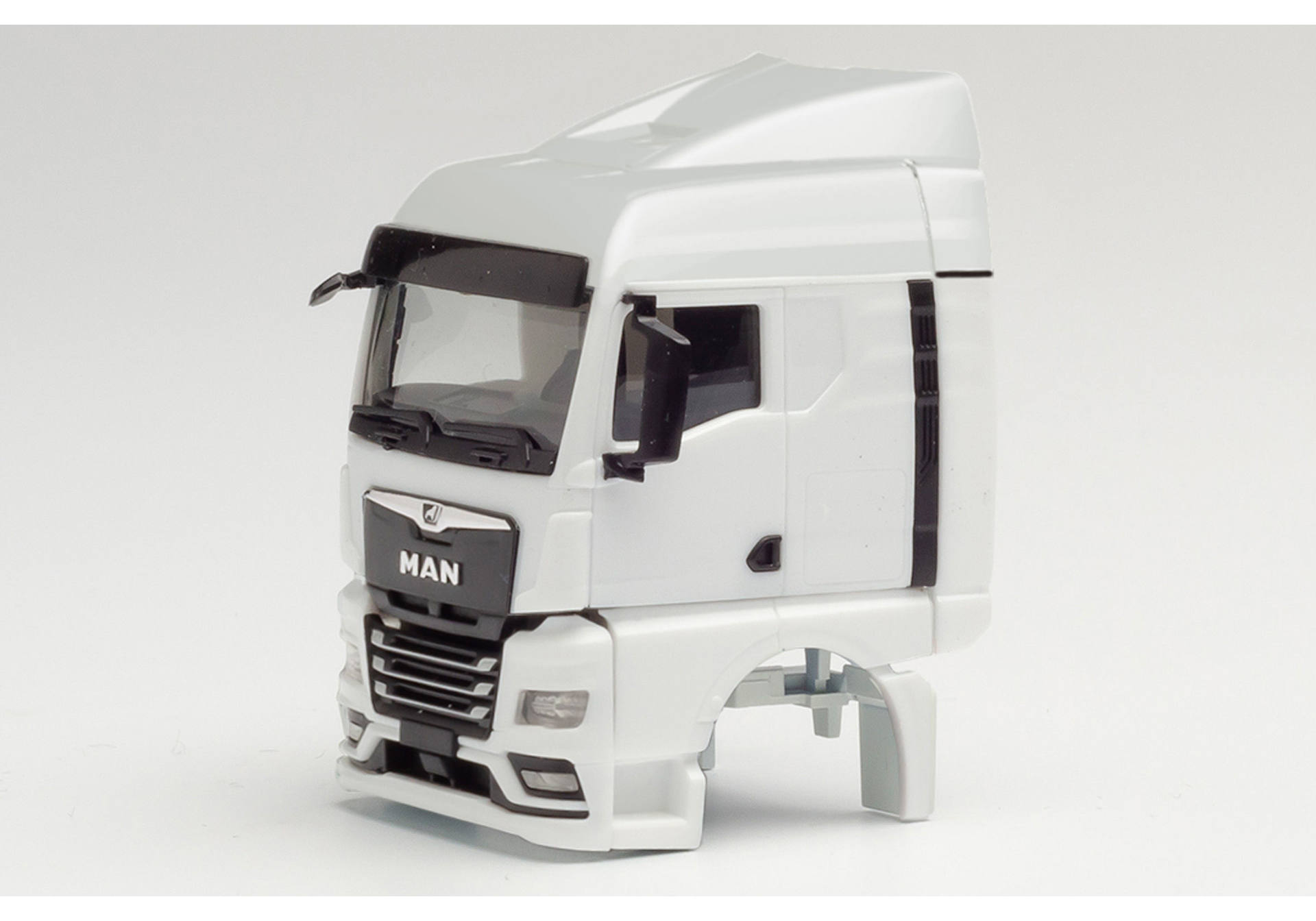 Parts service driver's cab MAN TGX GM with wind deflector and chassis cladding