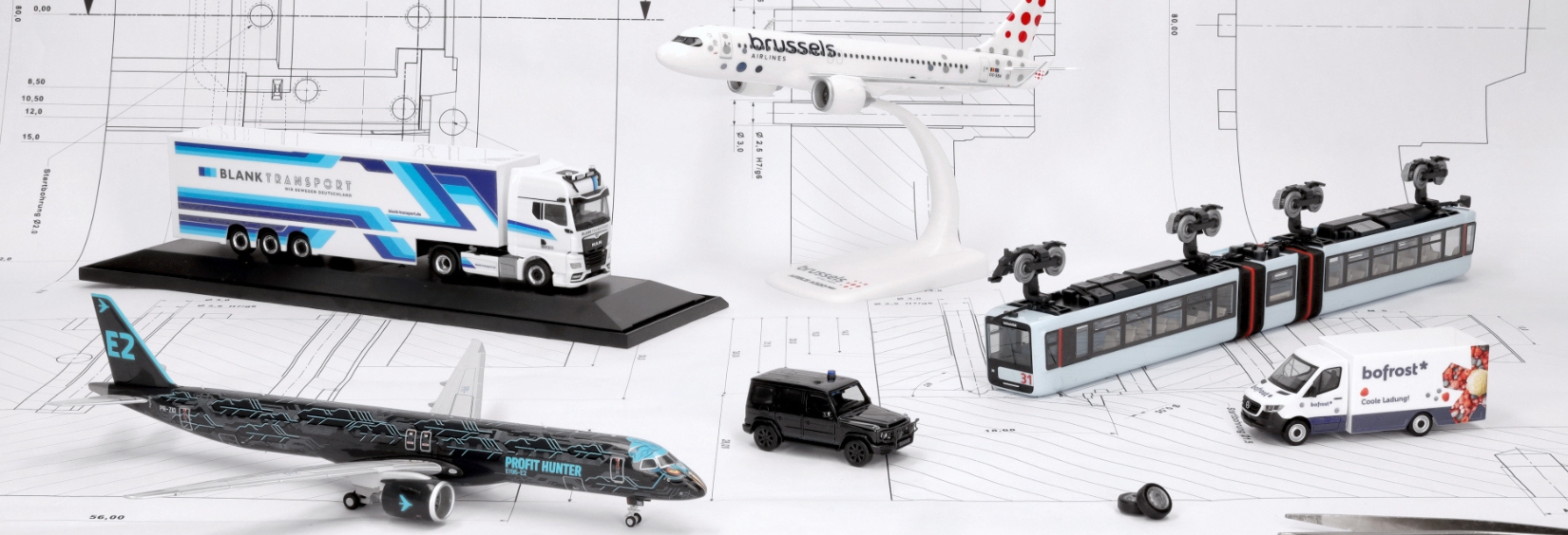 Banner Herpa Werbemodelle Auswahl: Schwebebahn, Flugzeug Embraer – „Tech Eagle“, Sattelzug Blank Transport, Flugzeug brussels Airlines, Mercedes-Benz G-Klasse und Sprinter von Bofrost 