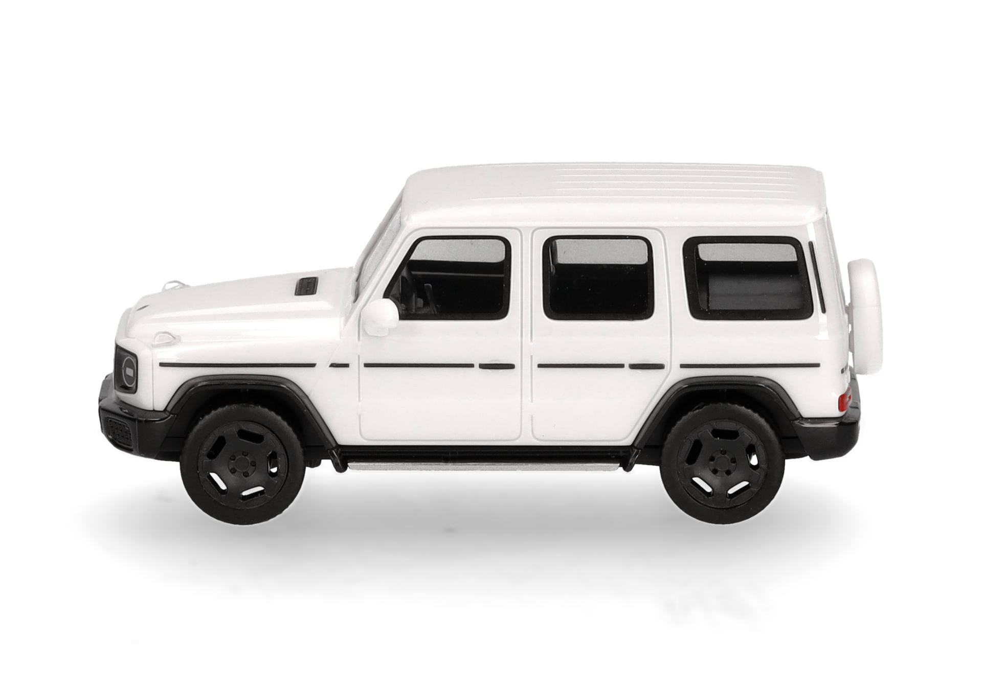 Mercedes-Benz G580 with EQ-technology, white