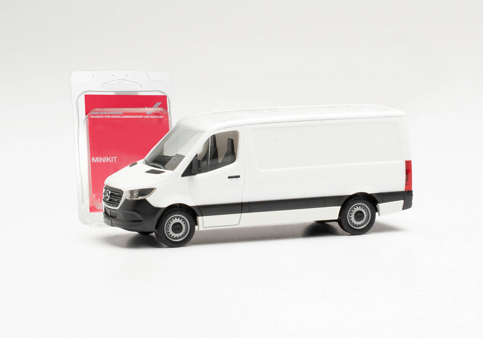 Herpa MiniKit: Mercedes-Benz Sprinter box van low roof, white