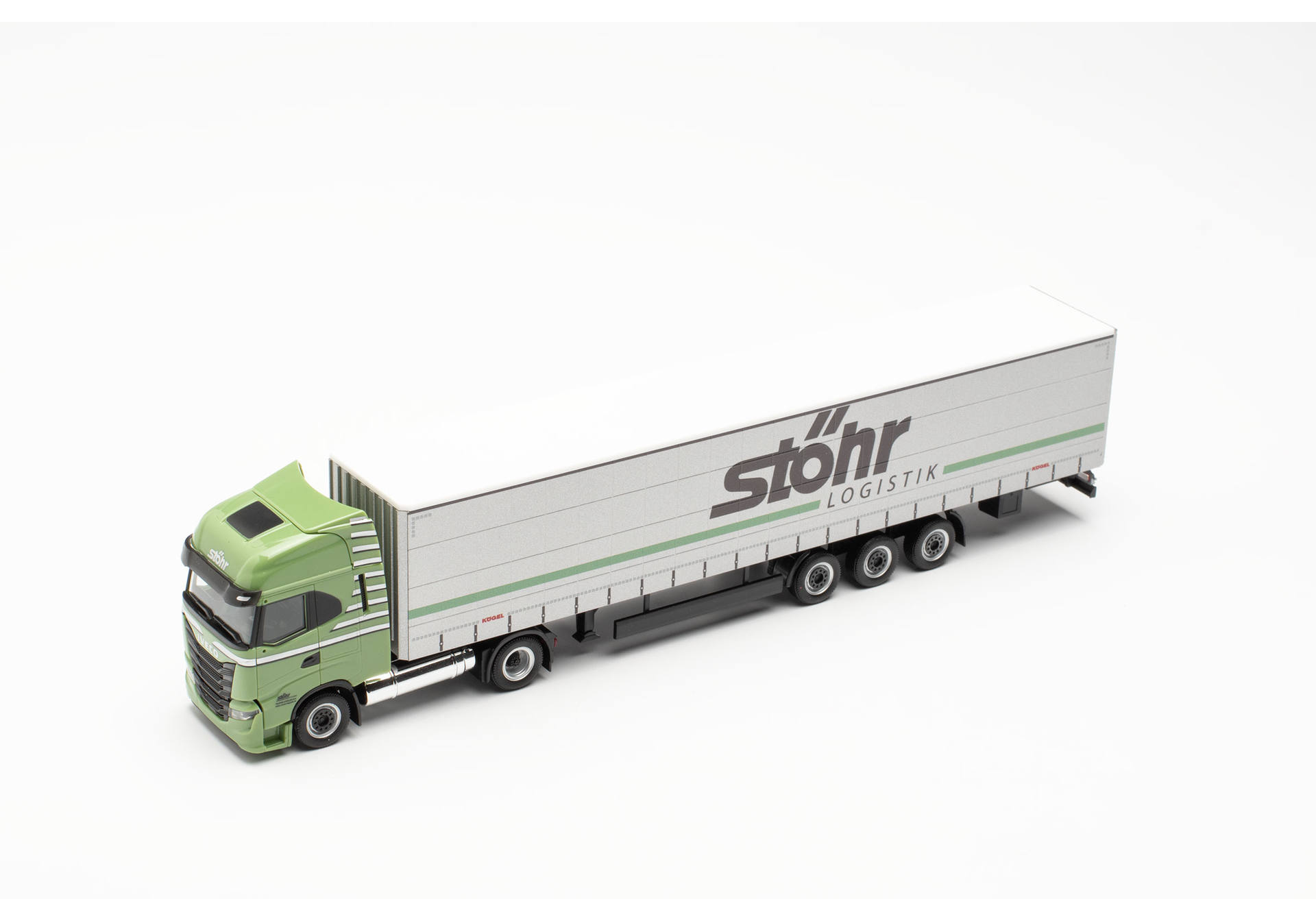 Iveco S-Way LNG 15-meter curtain canvas semitrailer Stöhr