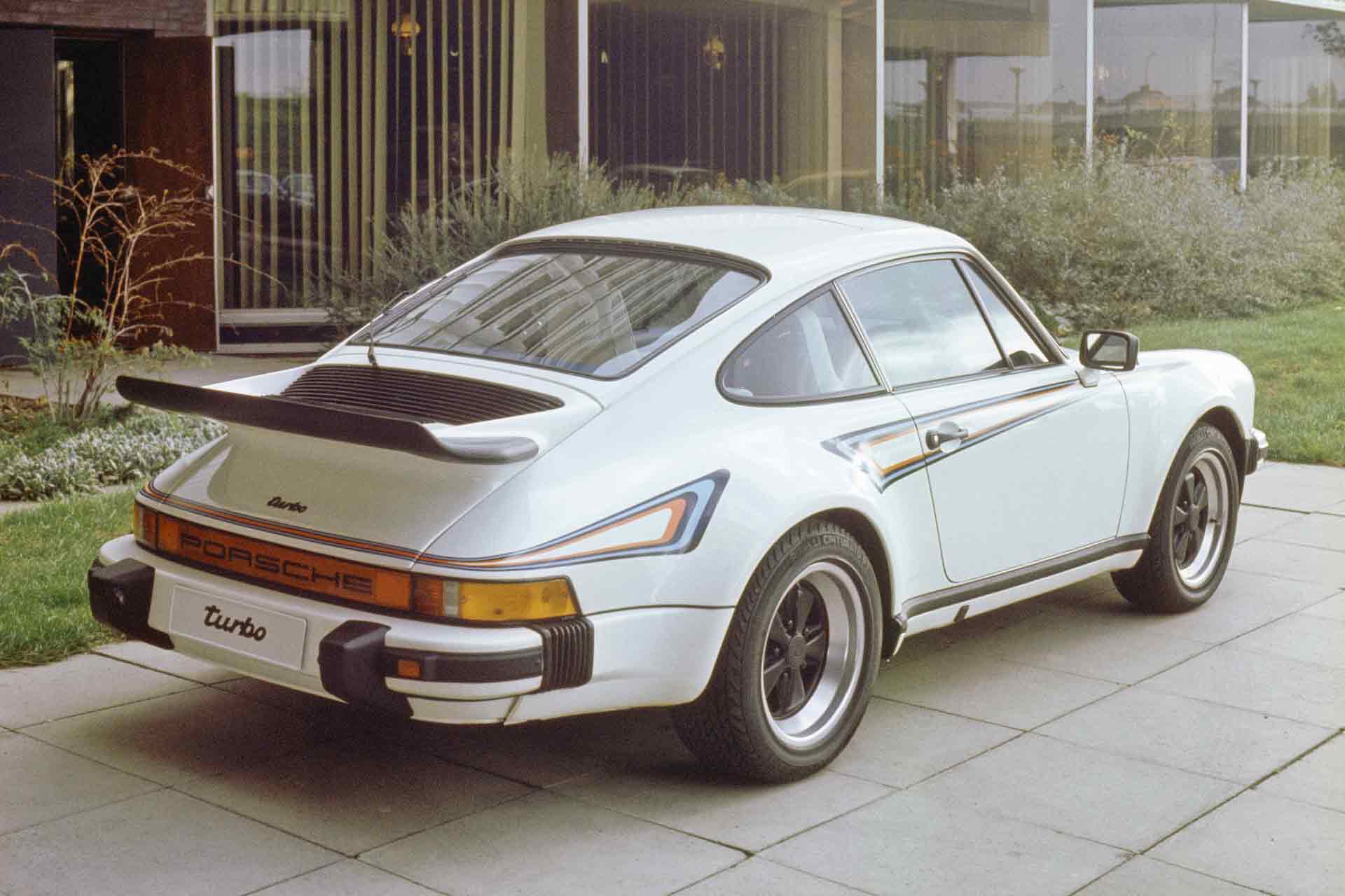 Porsche 911 carrera 1976. 00. 3 930 000. 0 1974. Porsche 930 turbo 3.